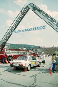 Bill Malik / Christian Edstrom Volvo 240 prepares to leave the ceremonial start.