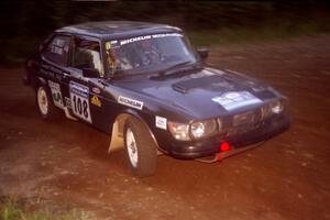 Jerry Sweet / Stuart Spark SAAB 99EMS at a hairpin on SS4, Grafton II.