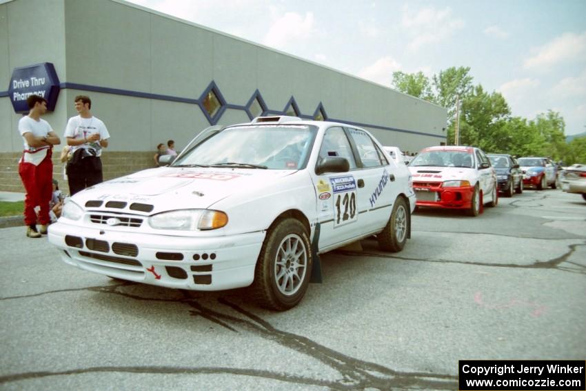 Dean Panton / Michael Fennell Hyundai Elantra and Garen Shrader / Doc Schrader Mitsubishi Lancer Evo IV at the ceremonial start.