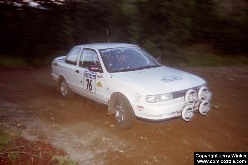 Ted Mendham / Lise Mendham Nissan Sentra SE-R at a hairpin on SS4, Grafton II.
