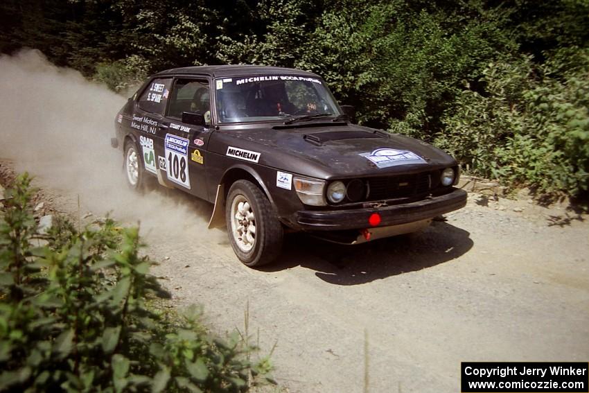 Jerry Sweet / Stuart Spark SAAB 99EMS at speed over a bridge on SS5, Magalloway North.