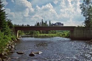 Kendall Russell / John Dillon Dodge Shadow at speed over a bridge on SS8, Parmachenee Long.