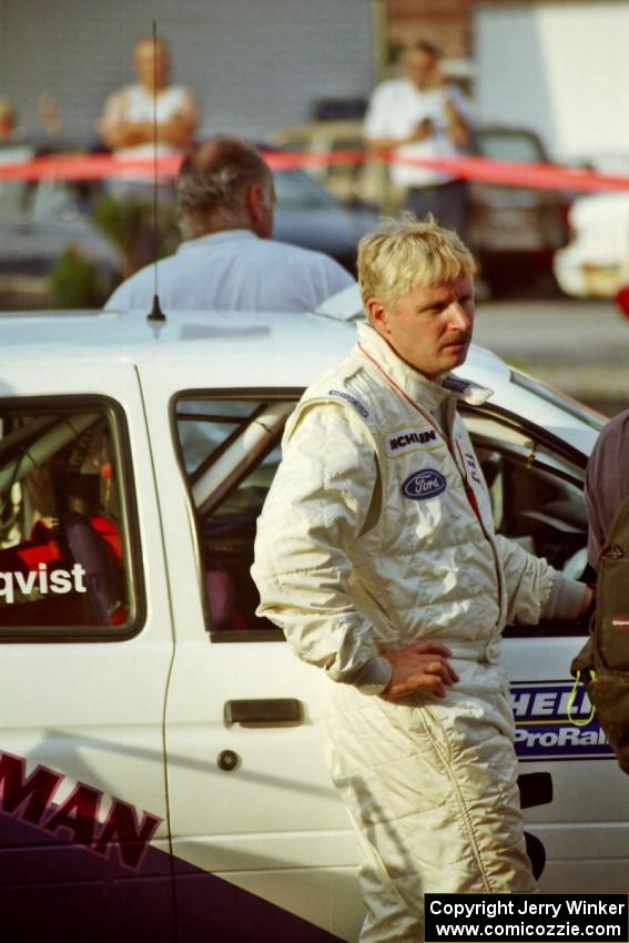 Stig Blomqvist (background) and Lance Smith (foreground) and their Ford Escort Cosworth RS