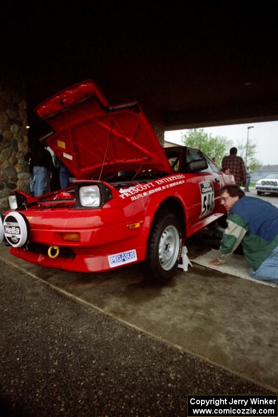 Newcomers Mike Moyer / Chris Gilligan bring their Toyota MR2 through the tech line.