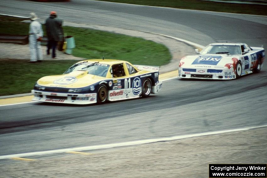 Tommy Kendall's Chevy Beretta ahead of Scott Lagasse's Chevy Corvette