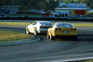 Doc Bundy's Lotus Esprit X180R leads Shawn Hendricks' Chevy Corvette