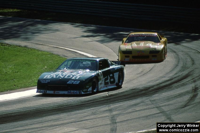 Jack Baldwin's Chevy Camaro ahead of Les Lindley's Chevy Camaro