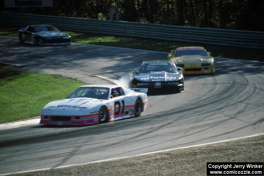 Steve Petty's Chevy Camaro and Irv Hoerr's Olds Cutlass Supreme ahead of the Chevy Camaros of Les Lindley and Jack Baldwin