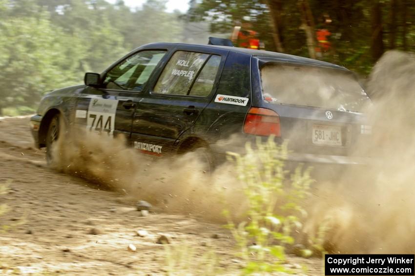 Paul Koll / Matt Wappler set up beautifully for an uphill right-hander on SS12 in their VW Golf.