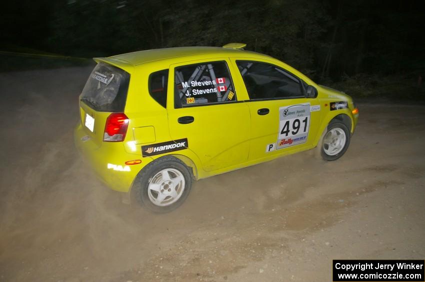 Jim Stevens / Marianne Stevens at speed through a 90-right on SS15 in their Suzuki Swift.