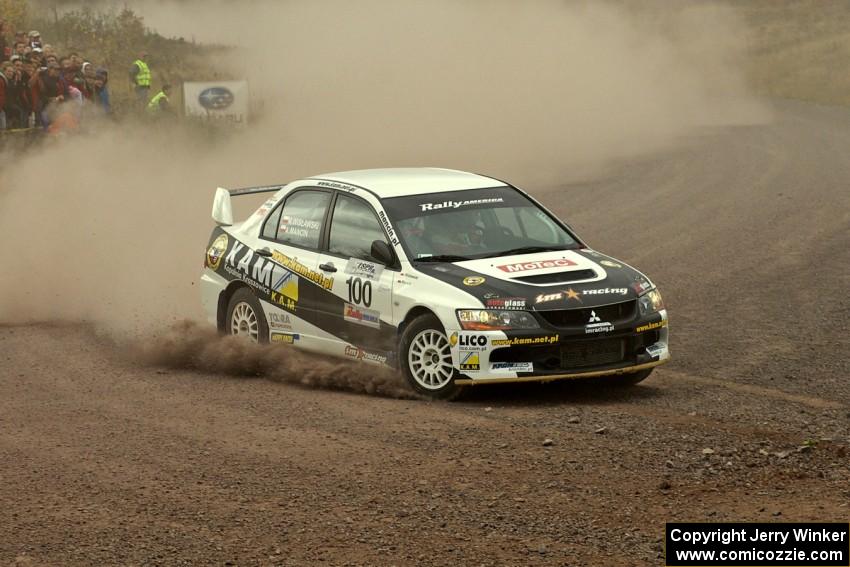 Andi Mancin / Maciej Wislawski set up their Mitsubishi Evo 9 for a hard left at the spectator point on SS1.