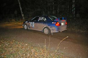 Dmitri Kishkarev / Kim DeMotte come into the finish of SS5 in their Mitsubishi Lancer Evo IV.