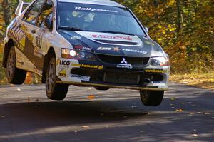 The Andi Mancin / Maciej Wislawski Mitsubishi Evo 9 catches air midway on Brockway 1, SS13.