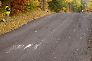 Marks left from the Andi Mancin / Maciej Wislawski Mitsubishi Evo 9 at the midpoint jump on Brockway 2, SS14.