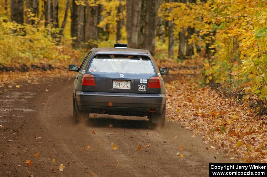 Paul Koll / Carl Seidel prepare for a right-hand sweeper on SS2, Beacon Hill, in their VW Golf.