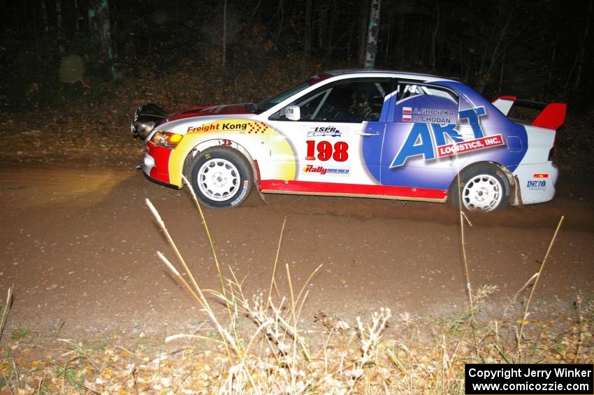 Arkadiusz Gruszka / Michal Chodan at speed near the finish of SS5 in their Mitsubishi Lancer Evo 9.