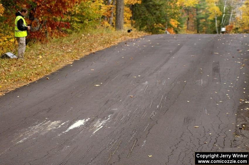 Marks left from the Andi Mancin / Maciej Wislawski Mitsubishi Evo 9 at the midpoint jump on Brockway 2, SS14.