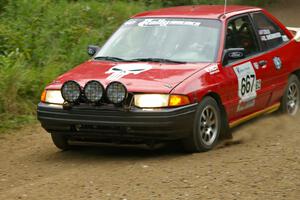 Paul Donlin / Elliot Sherwood dive into a right hander on the practice stage in their Ford Escort.