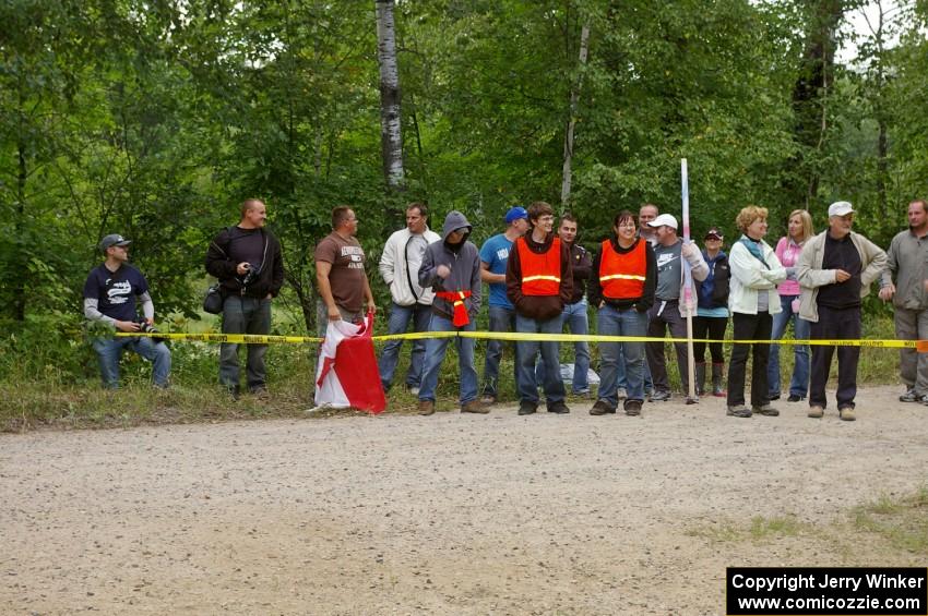 Spectators and marshals at an intersection on SS3.