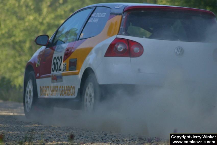 The VW GTI-Rally of Brian Dondlinger / Dave Parps rockets down the county road at the SS12.