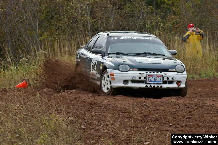 Chris Greenhouse / Don DeRose through a tight corner on the practice stage in their Plymouth Neon.