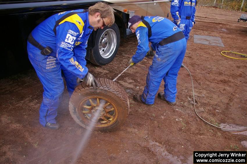 The Ken Block / Alex Gelsomino Subaru WRX STi is sprayed clean after the practice stage. (4)