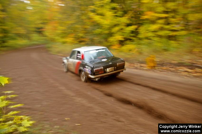 Jim Scray / Colin Vickman slide their Datsun 510 through the final corner of Beacon Hill, SS2.