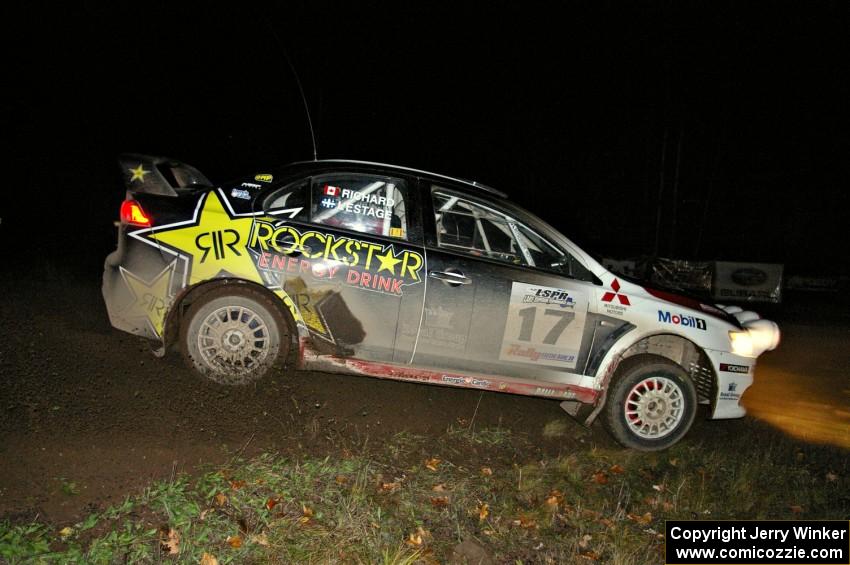 Antoine L'Estage / Nathalie Richard drift through the spectator corner on Far Point 2, SS7, in their Mitsubishi Lancer Evo X.