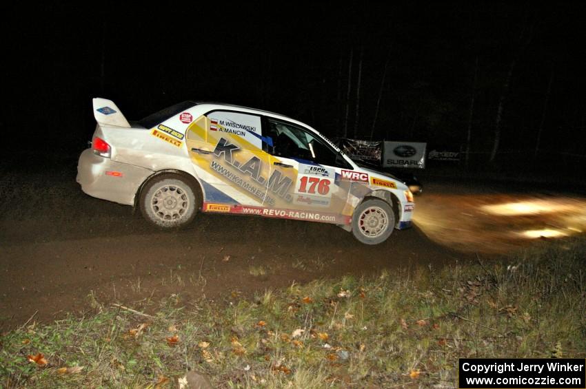 Andi Mancin / Maciej Wislawski drift through the spectator corner on Far Point 2, SS7, in their Mitsubishi Lancer Evo 9.