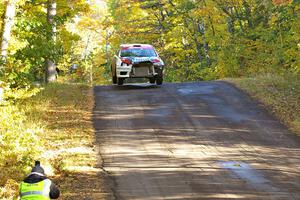 Antoine L'Estage / Nathalie Richard catch air at the midpoint jump on Brockway Mtn. 2, SS16, in their Mitsubishi Lancer Evo X.