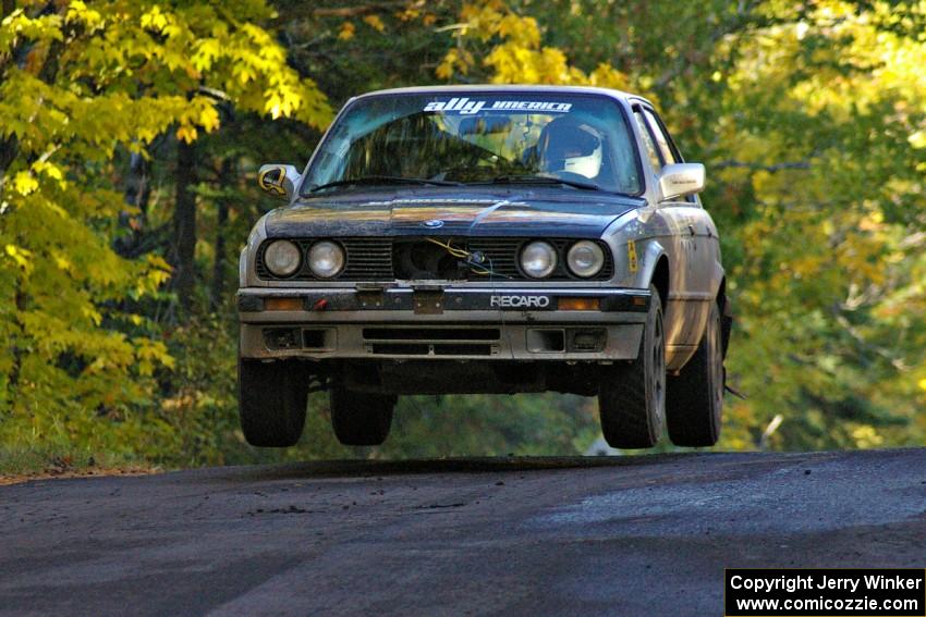 Bill Caswell / Elliott Sherwood catch air at the midpoint jump on Brockway Mtn. 2, SS16, in their BMW 318i.