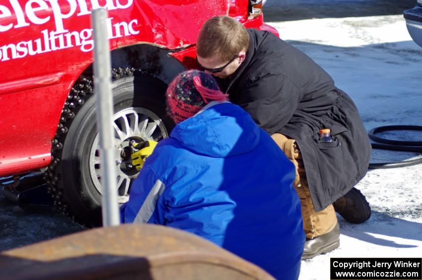 Amy Springer and Will Cammack work on the Mark Utecht / Tom Fuehrer Subaru Impreza before the enduro.