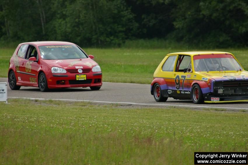 Jimmy Griggs's GTL VW Rabbit leads Steve Hendricks's SSC VW Rabbit into corner 6.