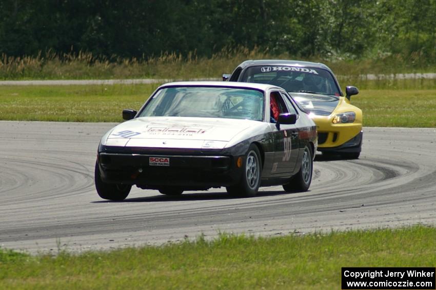 Randy Van de Loo's ITS Porsche 944 and Jerry Wannarka's Touring 3 Honda S2000