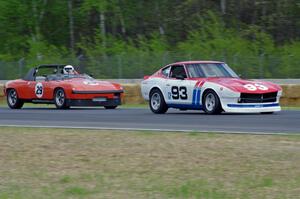 Jerry Dulski's Datsun 240Z ahead of Ben Robertaccio's Porsche 914/6