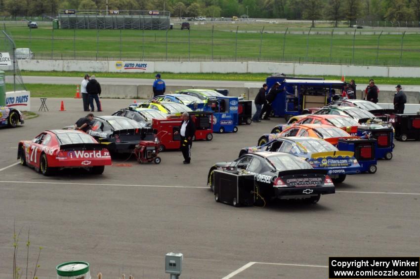 The field lined up to go out for qualifying.