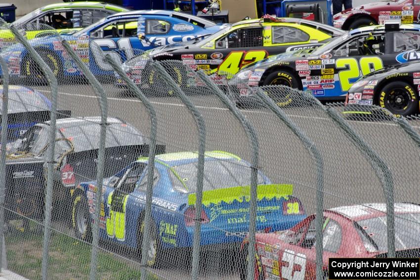 The field lined up to go out for qualifying.