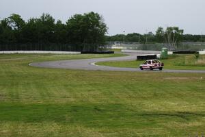 British American Racing BMW 318i goes through the new BIR carousel.