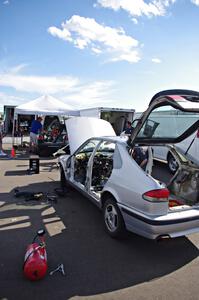 Team Cougar Bait SAAB 9-3 preps the second car for the weekend