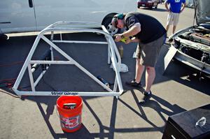 Team Cougar Bait SAAB 9-3 preps the second car for the weekend