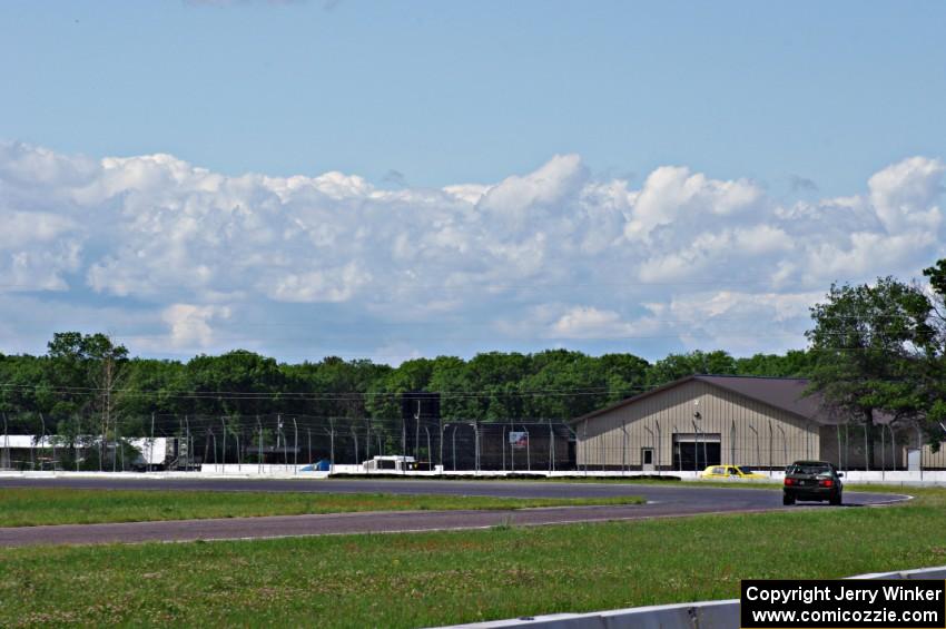 E30 Bombers BMW 325i dives into turn 6