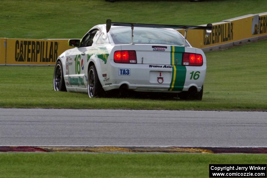 Rob Bodle's Ford Mustang spins at turn 14