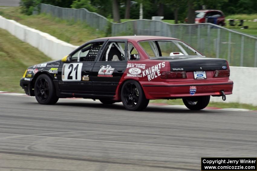 URA Tool Motorsports Ford Taurus SHO