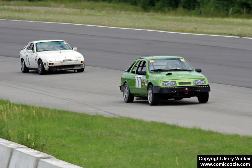 Flying Dutchmen Merkur XR4Ti and Team Fugu Porsche 924