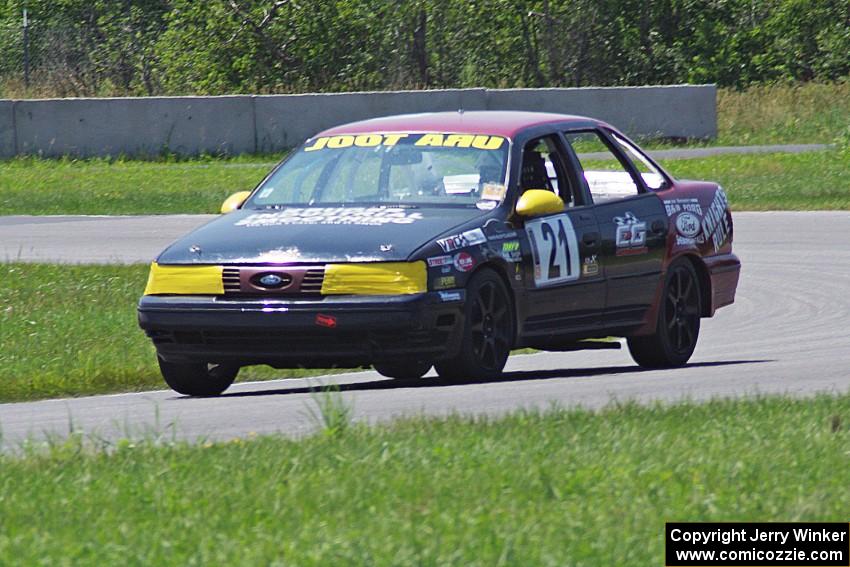 URA Tool Motorsports Ford Taurus SHO