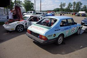 V.I.A.G.R.R.A./ Fart-hinder SAAB 900 and Motorcrap Racing Ford Mustang