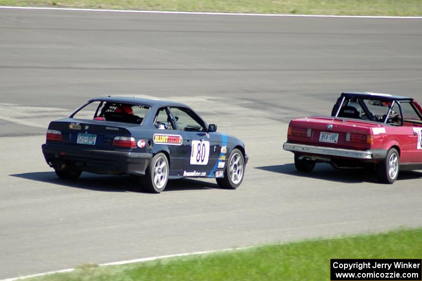 Flying Circus BMW 325i chases the Missing Link Motorsport BMW 325