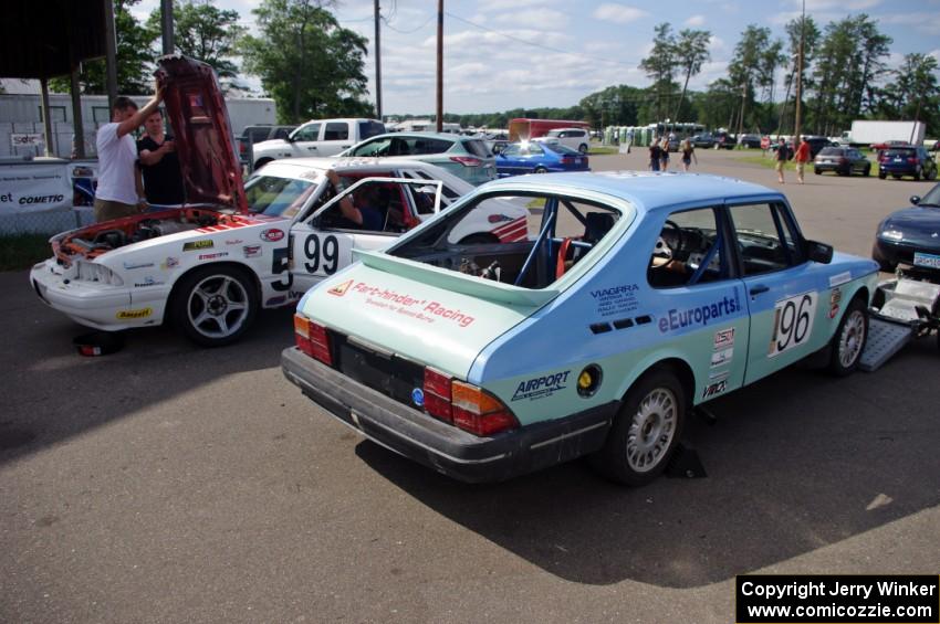 V.I.A.G.R.R.A./ Fart-hinder SAAB 900 and Motorcrap Racing Ford Mustang