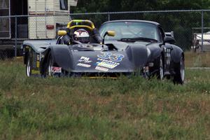 John Brown, Jr.'s Spec Racer Ford and Phil Magney's ITE-2 Porsche 993