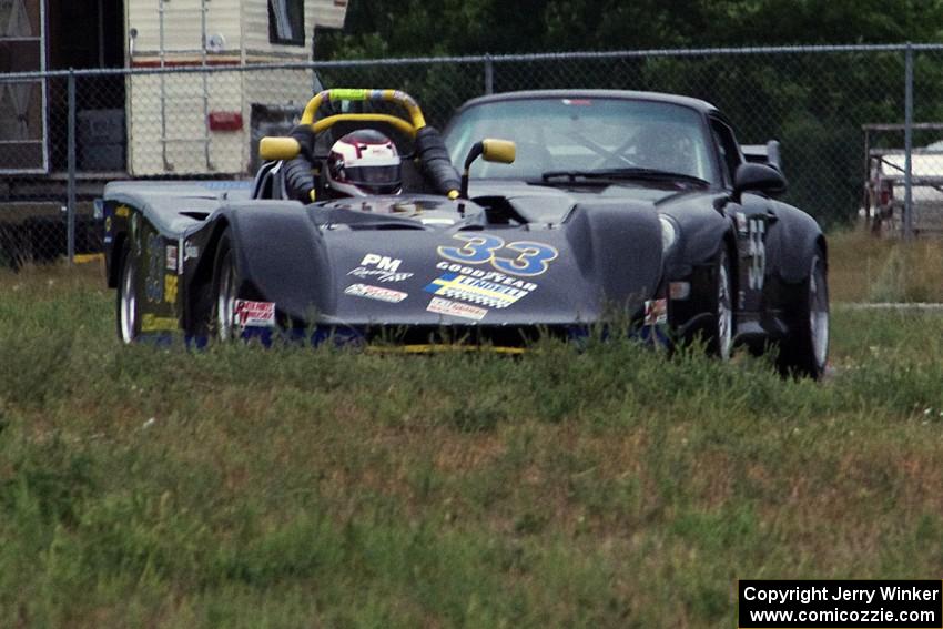 John Brown, Jr.'s Spec Racer Ford and Phil Magney's ITE-2 Porsche 993